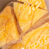 ベーカリートングウの三角ジャムパンは表面のソボロは、創業当時からずっと変わらない看板商品